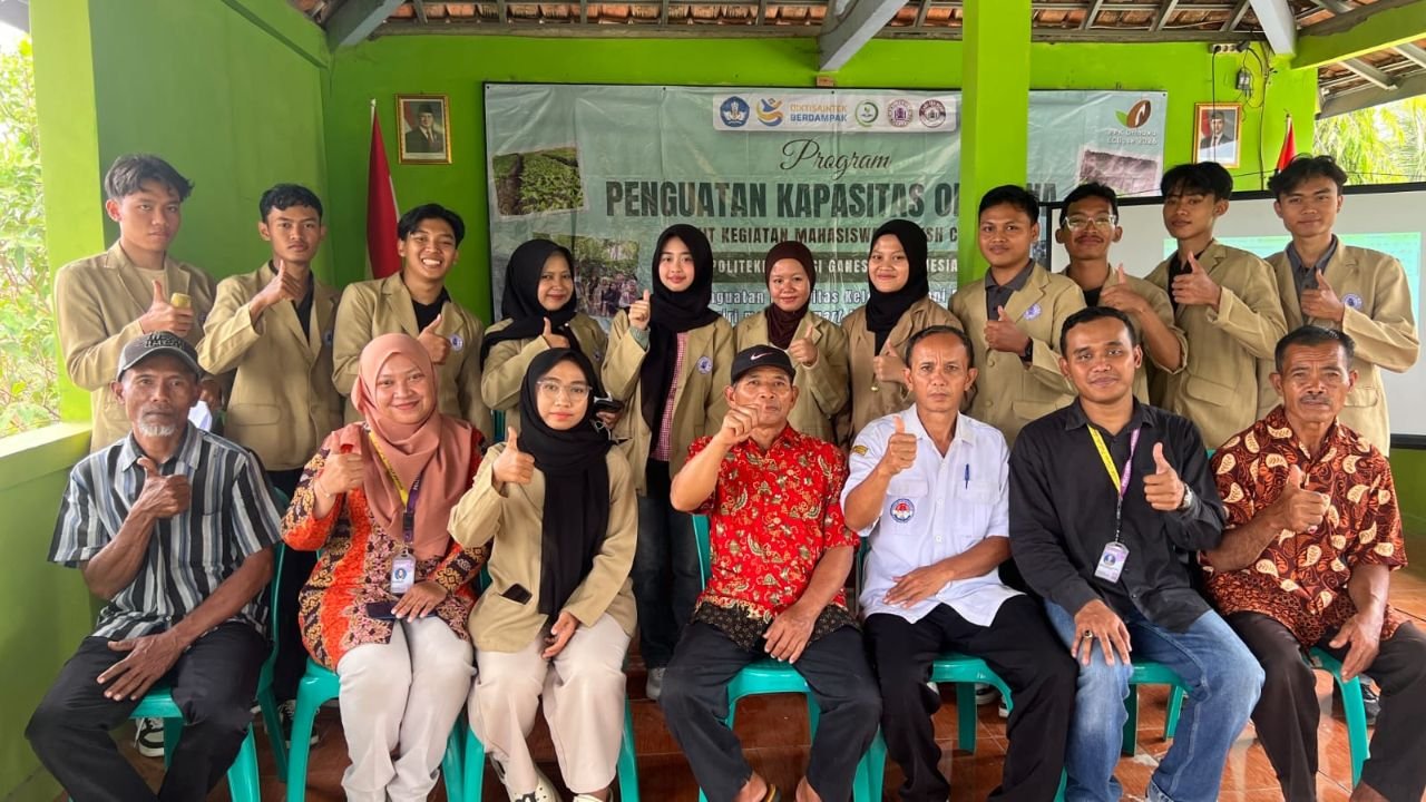 PPK ORMAWA EClipse Politeknik Piksi Ganesha Resmi Serahkan Inovasi Pertanian kepada Petani Desa Selogiri
